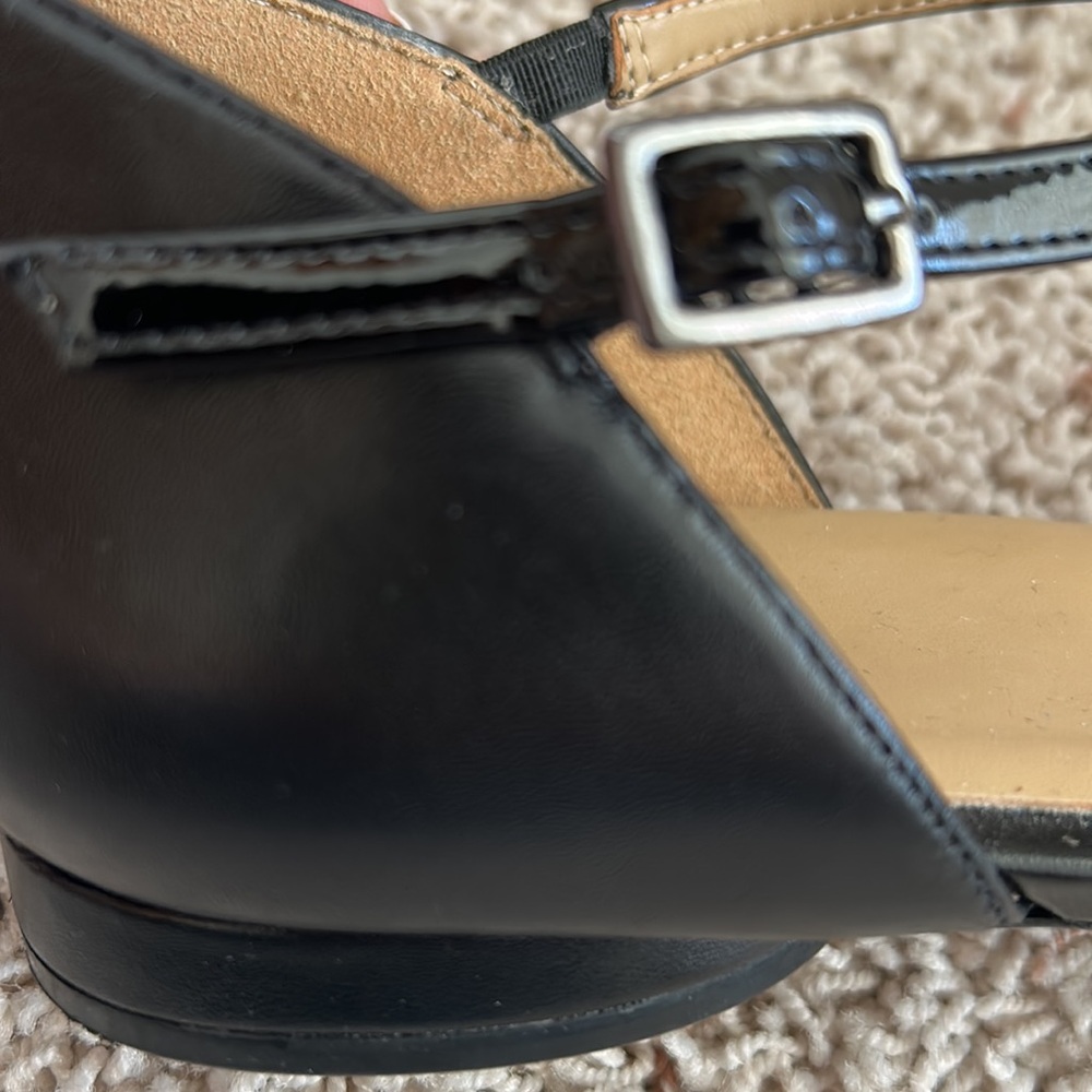 NATURALIZER⭐️Almost NEW🖤T-STRAP Pointed Black LEATHER FLATS. Worn ONCE 3 hours. - Picture 8 of 13